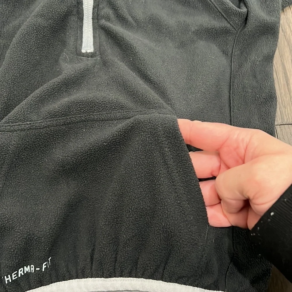 Girls therma fit Nike fleece hooded sweater